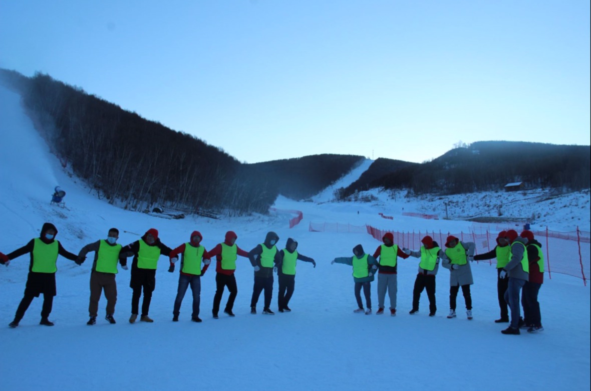 冰雪主題年會增效拓展“雪地